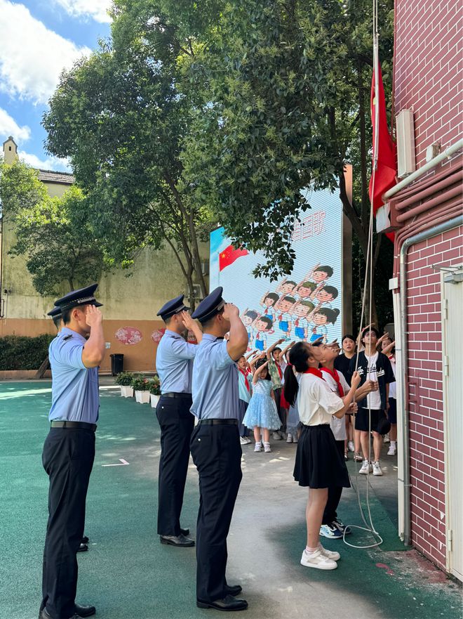 九游娱乐:以爱国情怀点亮孩子们的暑期时光|关爱保护未成年人健康成长