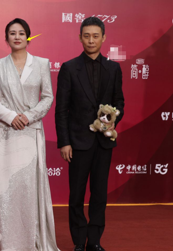 一场红毯上女明星的比美让人看到“富态美”和网感美的区别！(图7)
