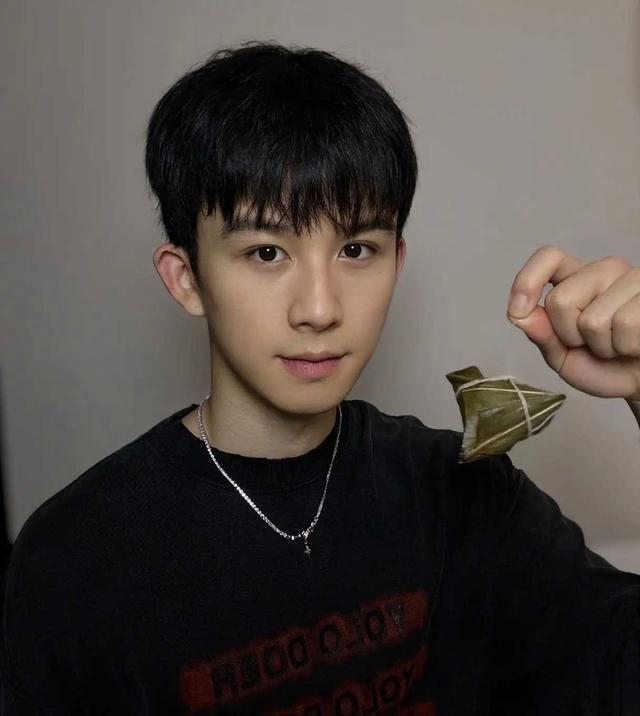 九游娱乐:曝漆培鑫和制片人多次发生关系聊天记录流出本人沉默