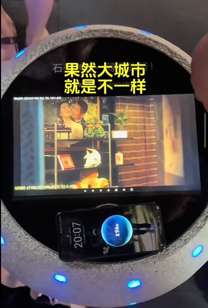 街头石墩可以看剧+手机无线充电了！网友却表示“拒绝”(图4)