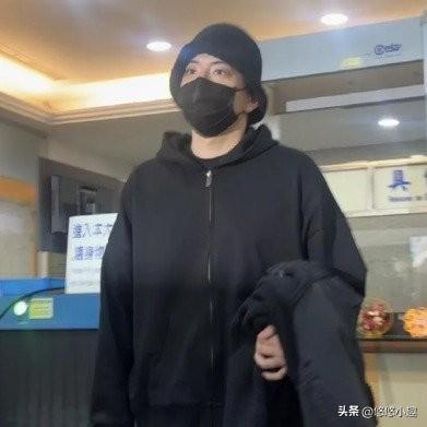 拔出萝卜带出泥又2名明星逃兵役被抓贾静雯回应现场曝光(图1)