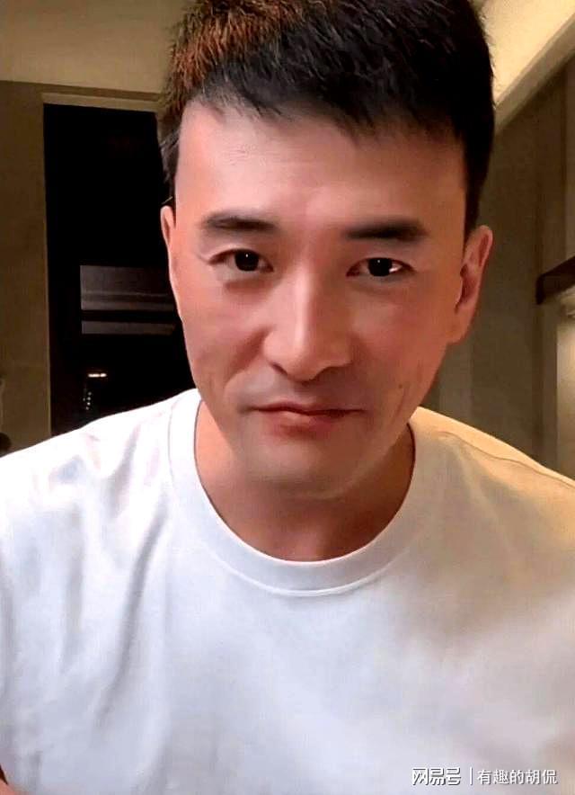 这次赫子铭的爆料没给前妻何洁留一丝体面胡