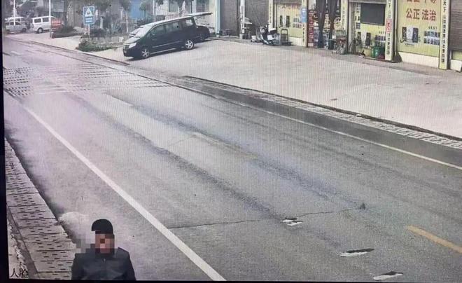 九游娱乐文化:湖南男子生病怕拖累家人留下深情遗书后徒步回老家整整22天只靠8袋面包6个红薯1瓶水检查后并无大碍