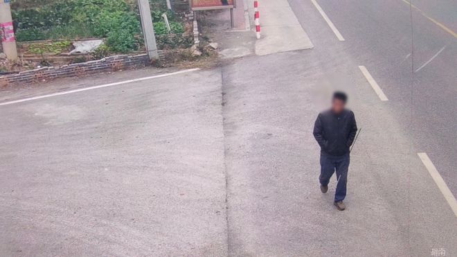 九游娱乐文化：湖南男子生病怕拖累家人留下深情遗书后徒步回老家整整22天只靠8袋面包6个红薯1瓶水检查后并无大碍(图2)