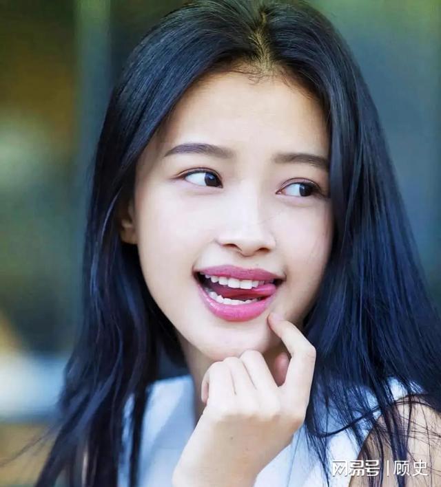 董子健也没想到从小当宝的8岁女儿竟给前妻