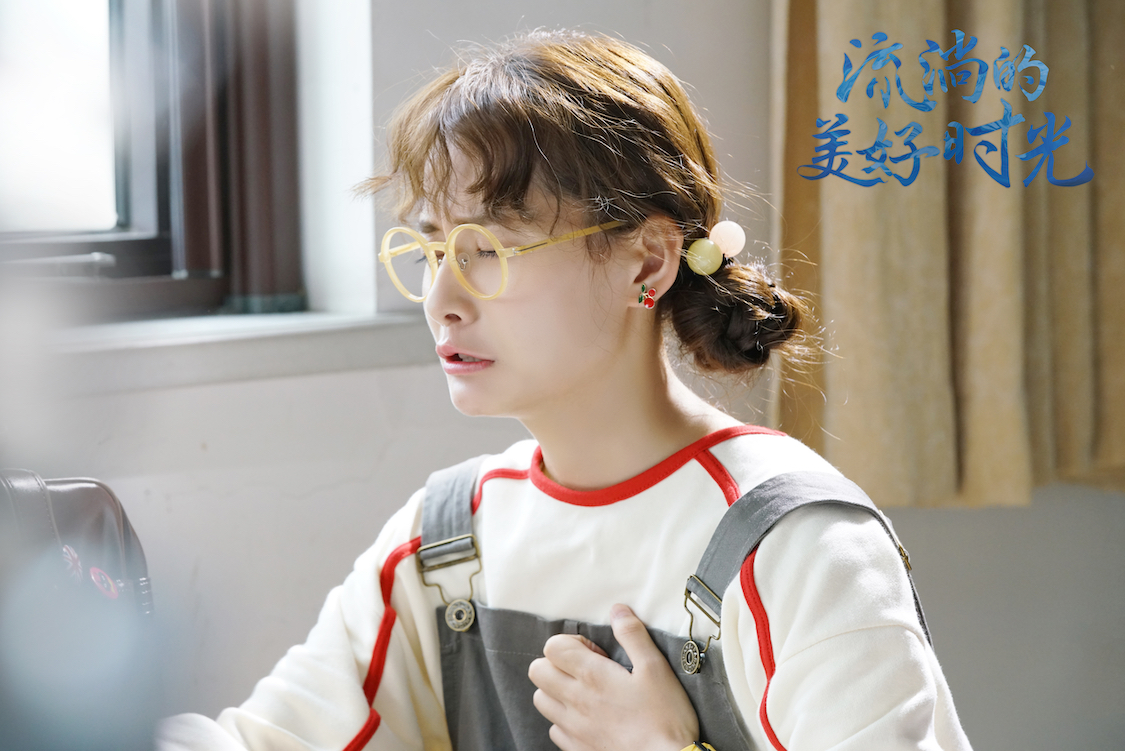 2柴碧云 饰 郝湉.JPG 《流淌的美好时光》即将收官 柴碧云羊毛卷发型(图2)